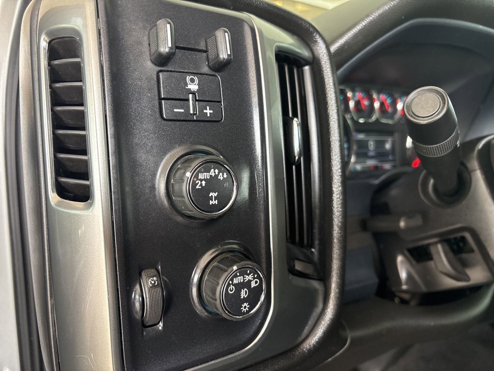 Used 2018 Chevrolet Silverado 1500 LT w/ All Star Edition image 12