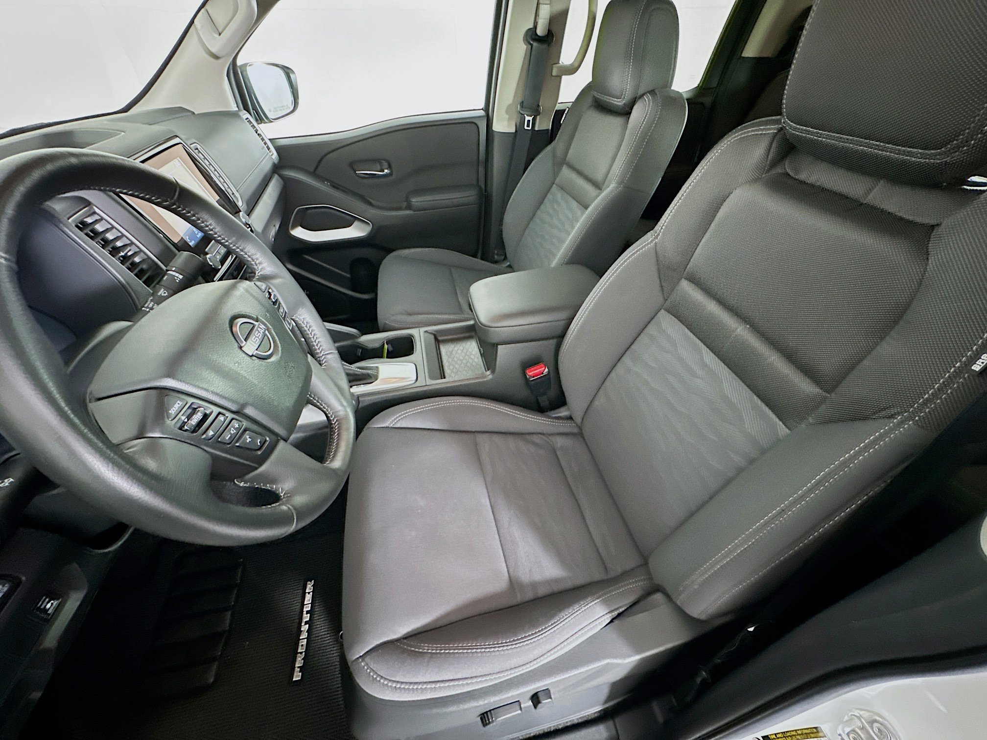 Used 2024 Nissan Frontier SV w/ SV Convenience Package image 13