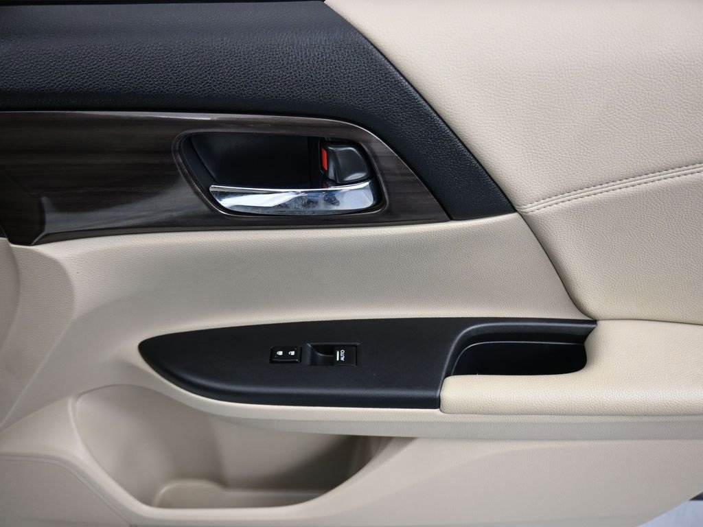 Used 2017 Honda Accord Touring image 43