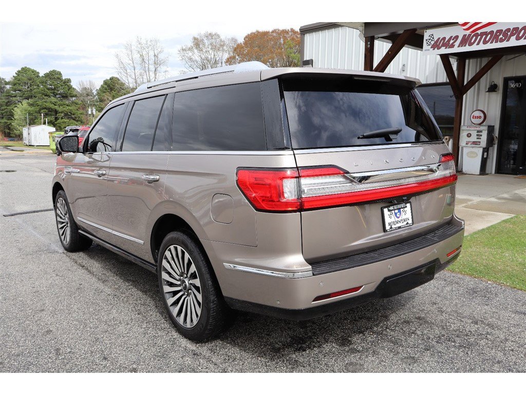 Used 2019 Lincoln Navigator Reserve image 3