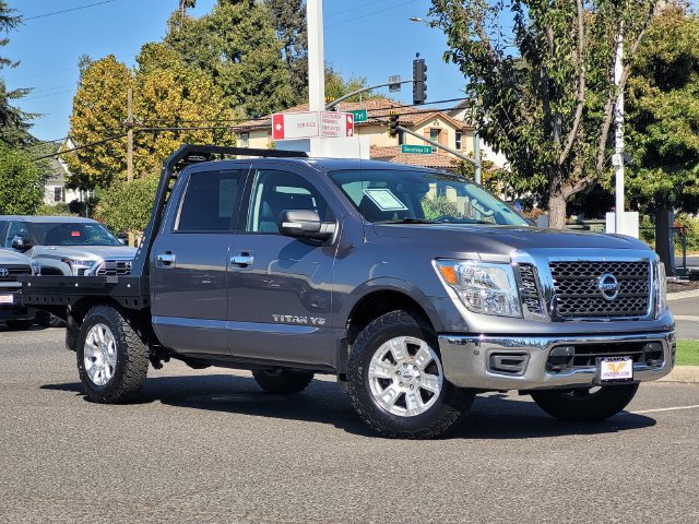 Used 2018 Nissan Titan SV w/ SV Convenience Package AWD/4WD image 2