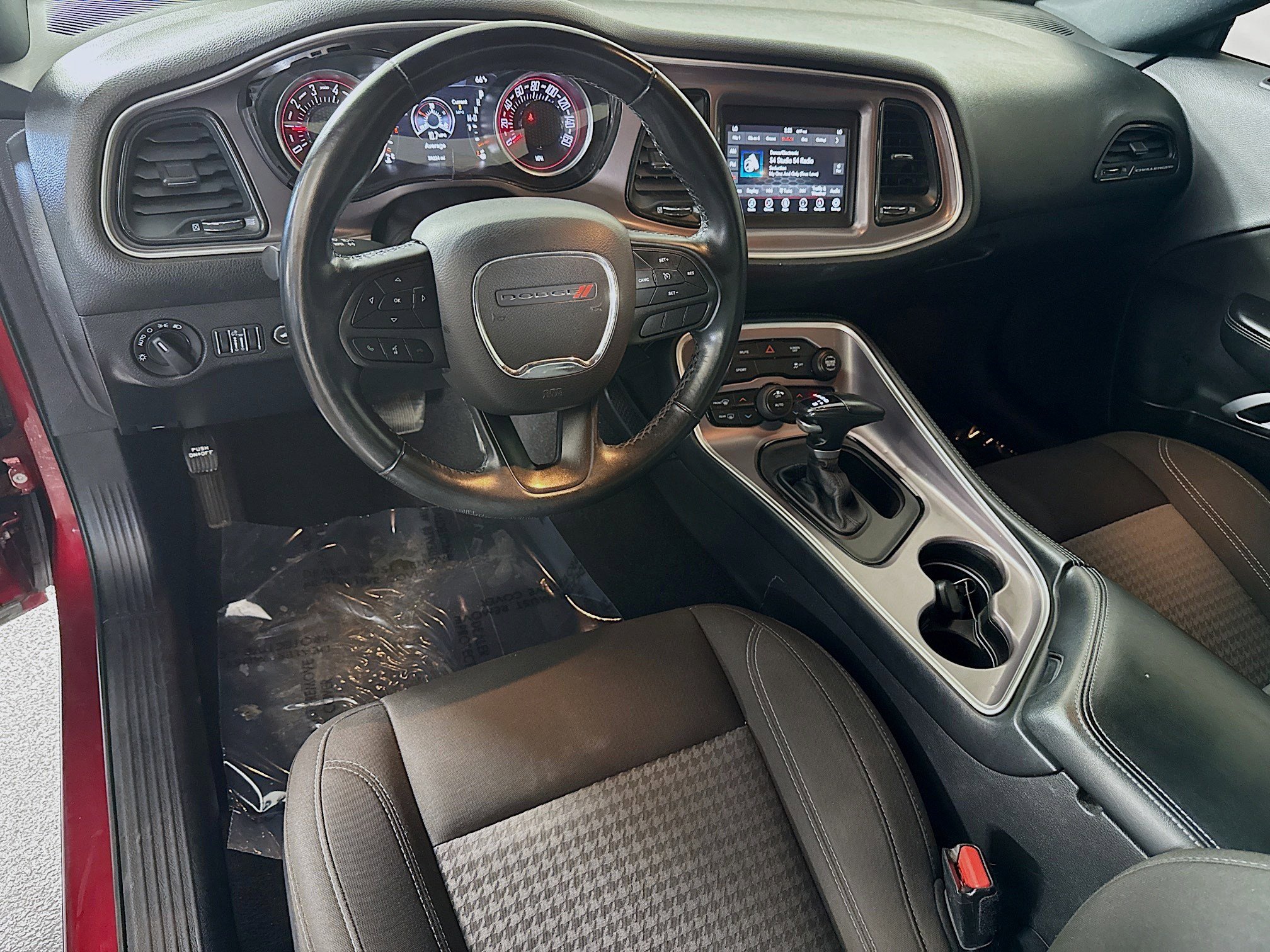 Used 2022 Dodge Challenger SXT RWD image 17