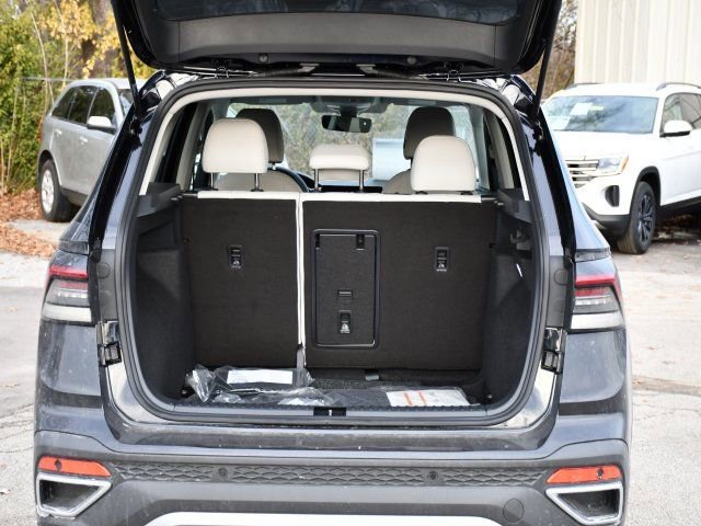 New 2026 Volkswagen Taos SE image 28