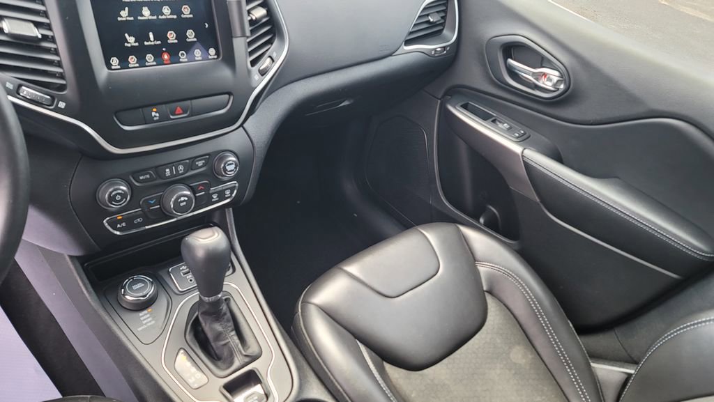 Used 2019 Jeep Cherokee Latitude Plus w/ Cold Weather Group image 23