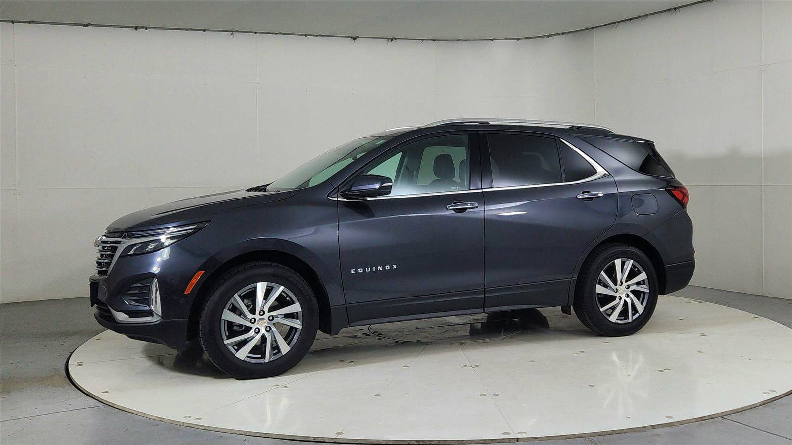 Used 2022 Chevrolet Equinox Premier image 3