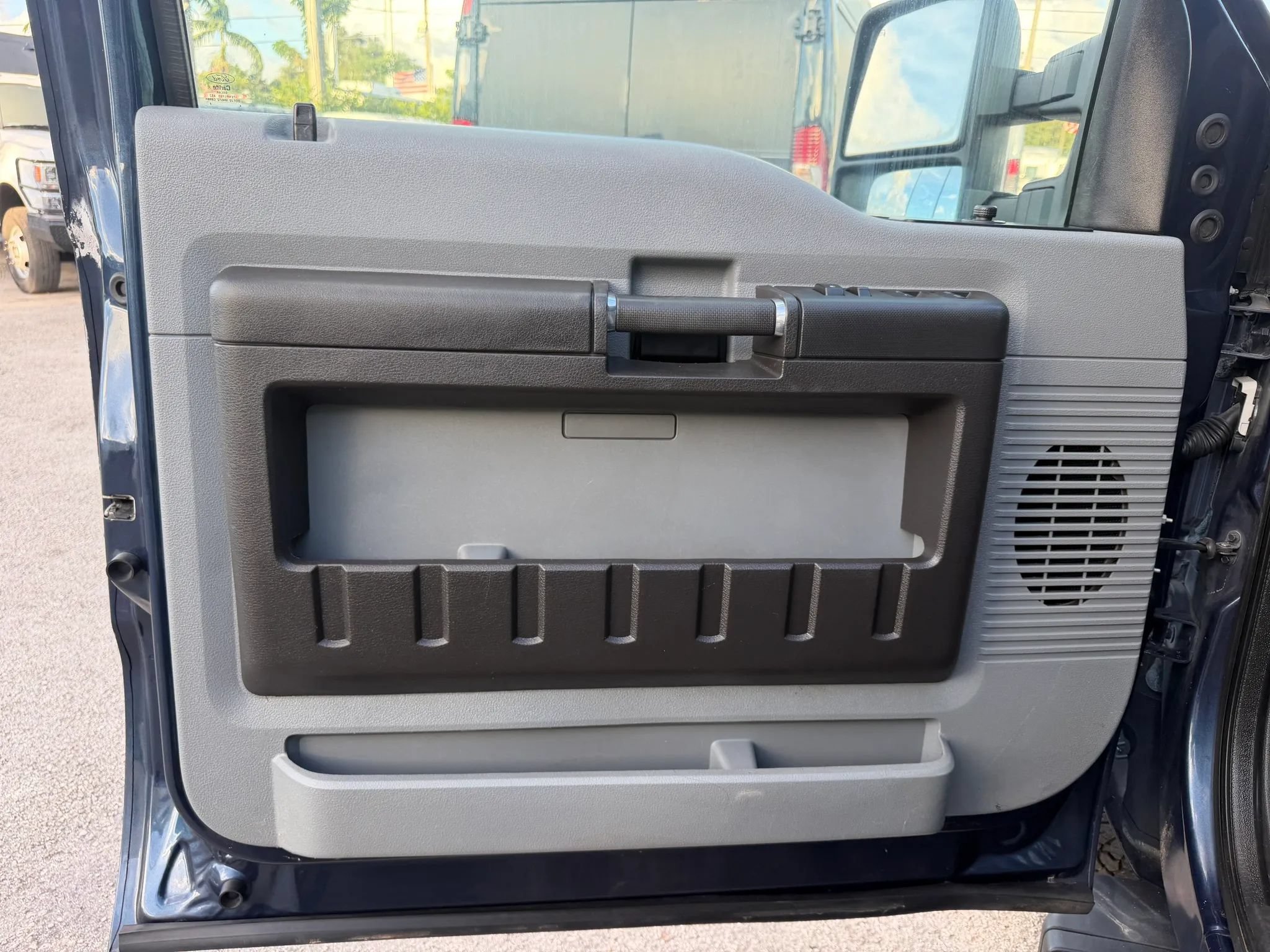 Used 2015 Ford F350 4x4 Crew Cab DRW Super Duty w/ Power Equipment Group image 9