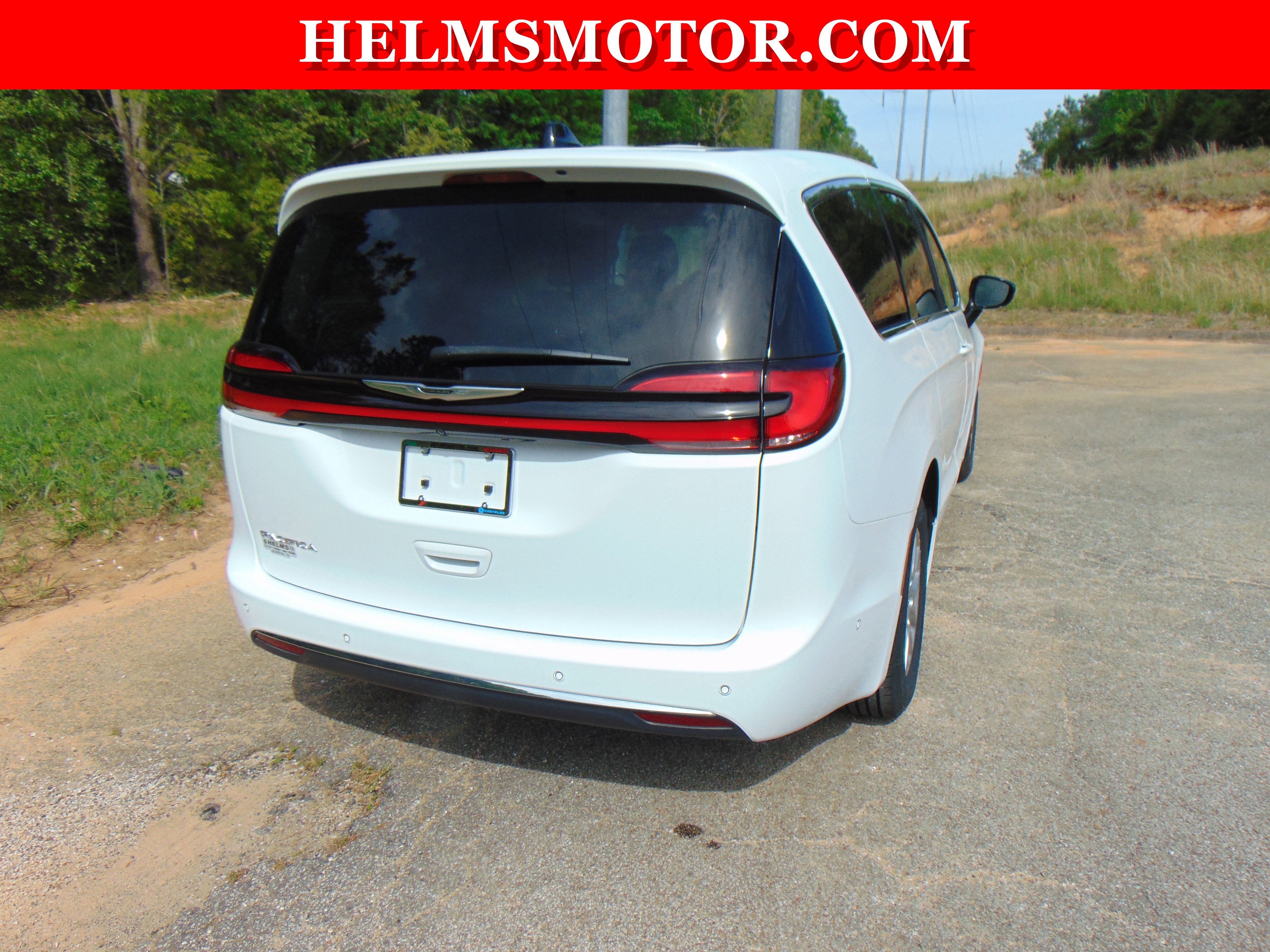 Certified 2024 Chrysler Pacifica Touring-L FWD image 16