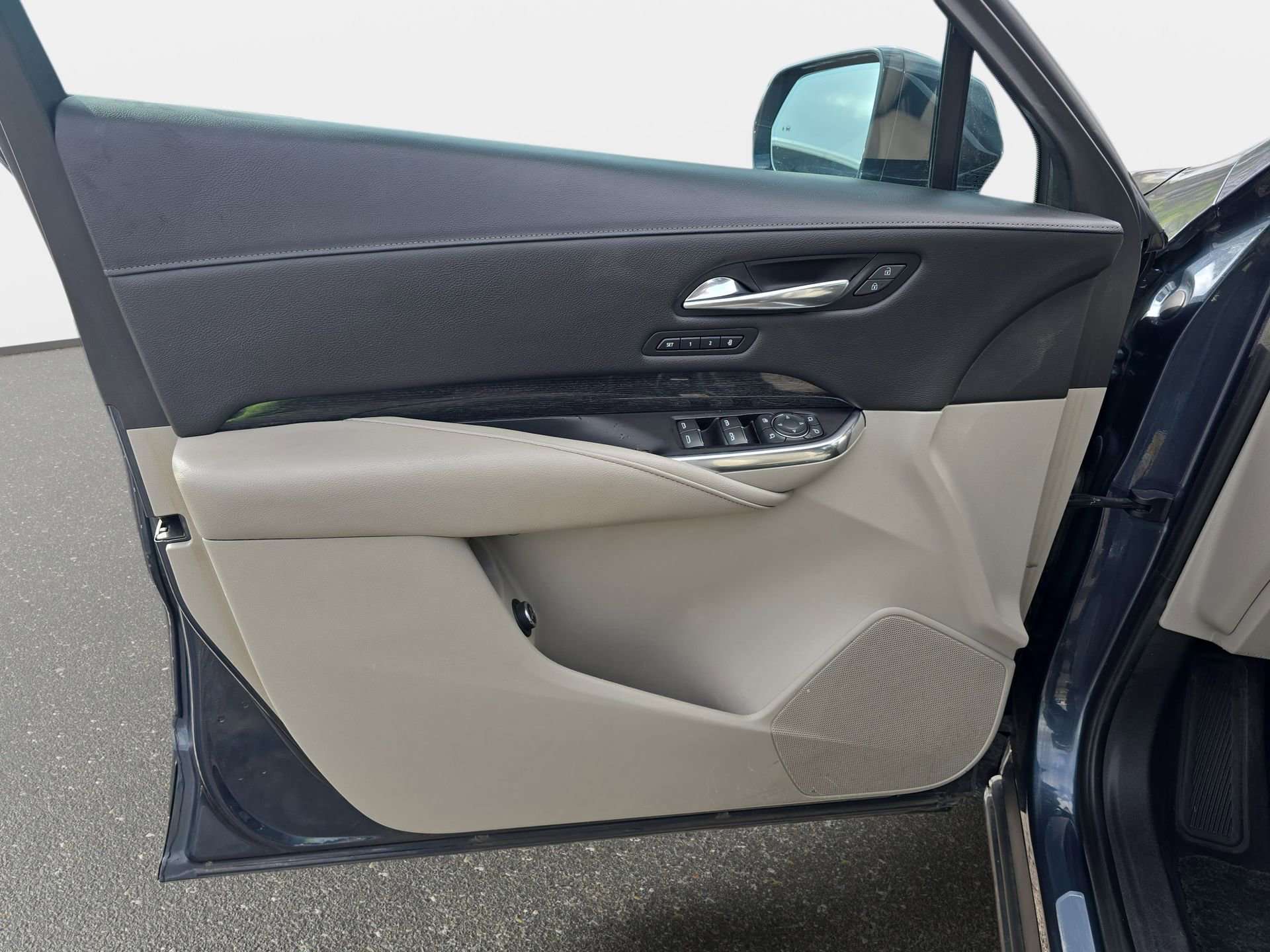 Used 2019 Cadillac XT4 Premium Luxury image 26