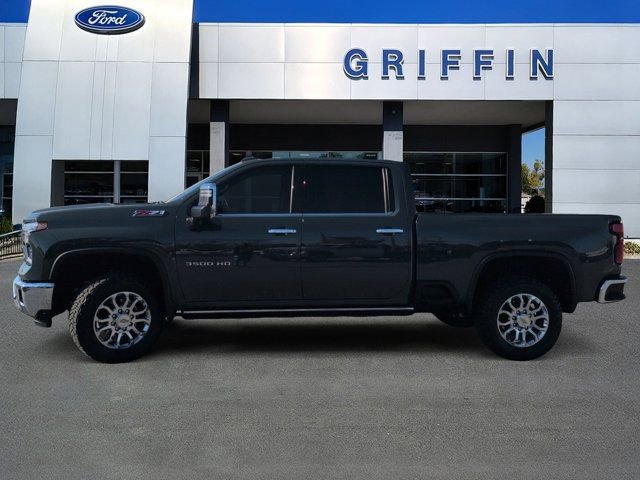 Used 2025 Chevrolet Silverado 3500 LTZ w/ LTZ Premium Package image 10