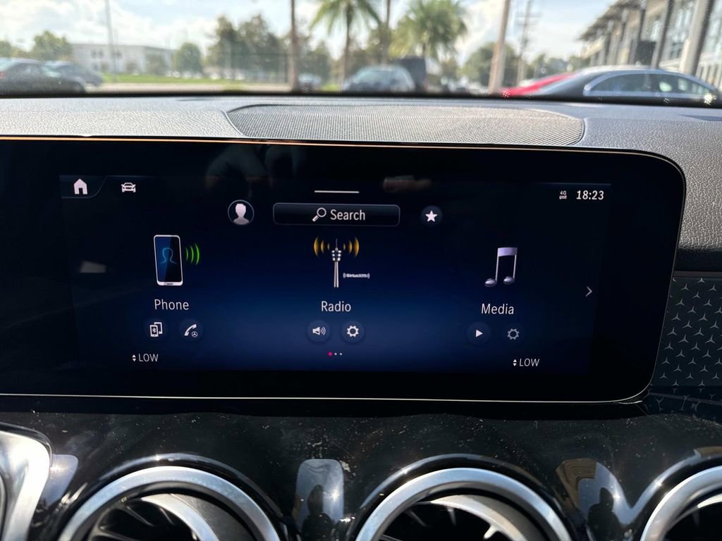 Used 2025 Mercedes-Benz GLB 250 image 11