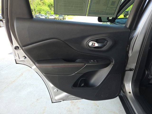 Used 2019 Jeep Cherokee Trailhawk AWD/4WD image 45