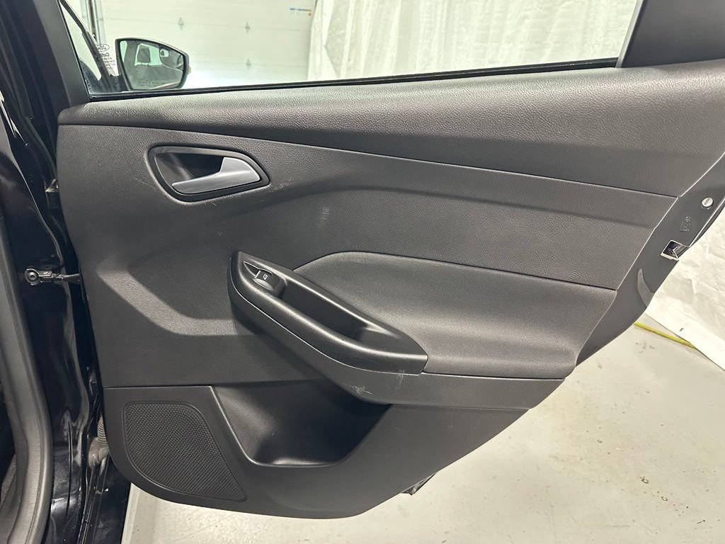 Used 2018 Ford Focus ST FWD image 43