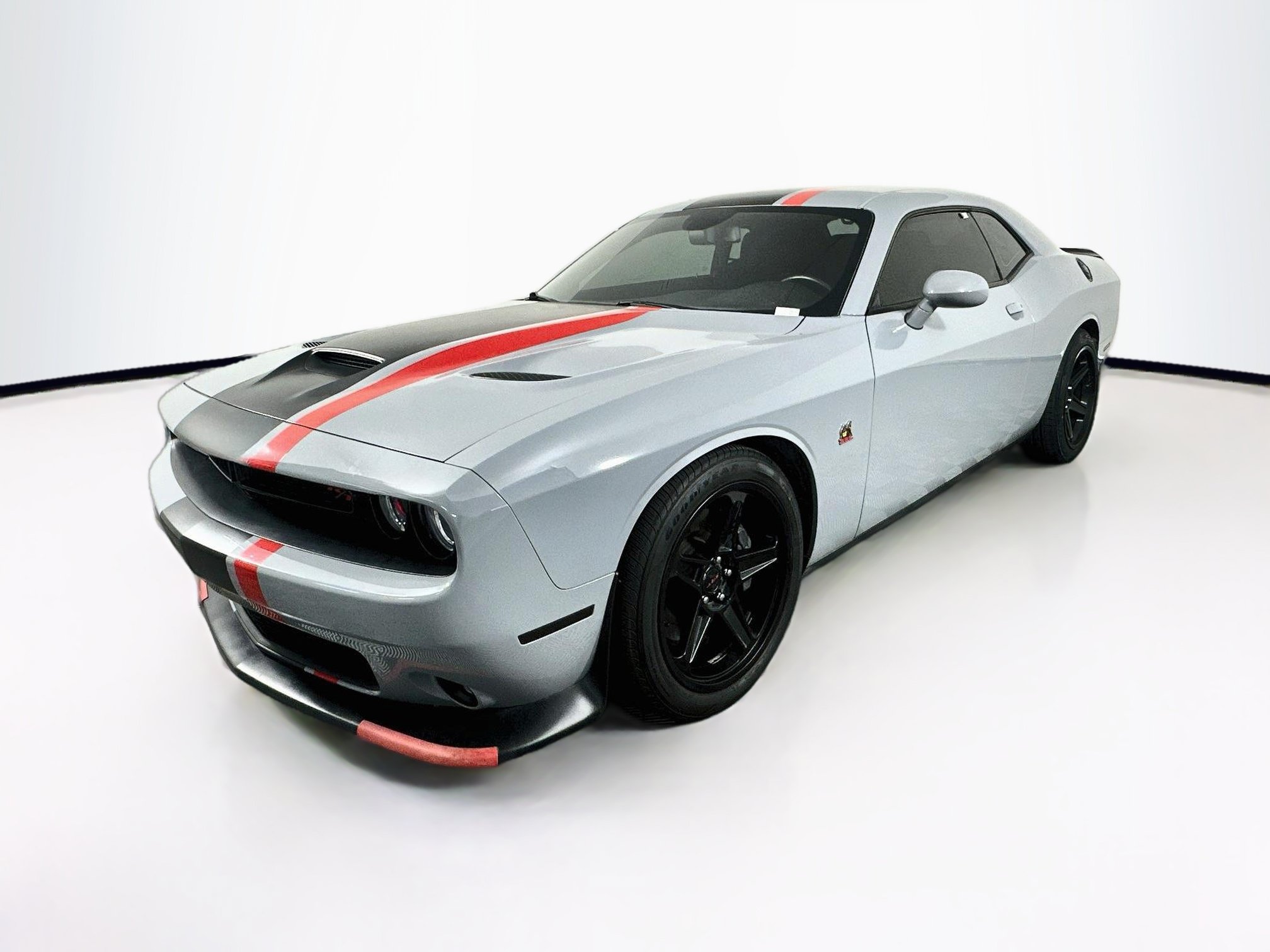 Used 2022 Dodge Challenger R/T Scat Pack w/ Driver Convenience Group RWD image 3
