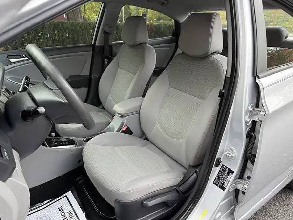 Used 2017 Hyundai Accent SE FWD image 3