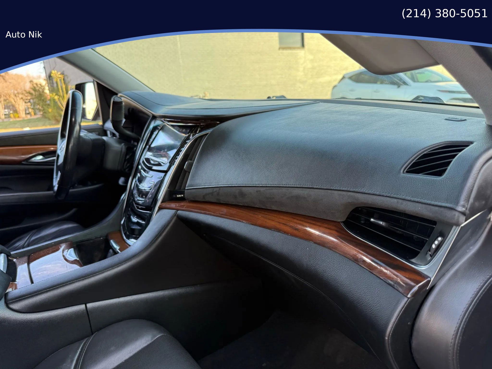Used 2018 Cadillac Escalade Premium Luxury RWD image 20