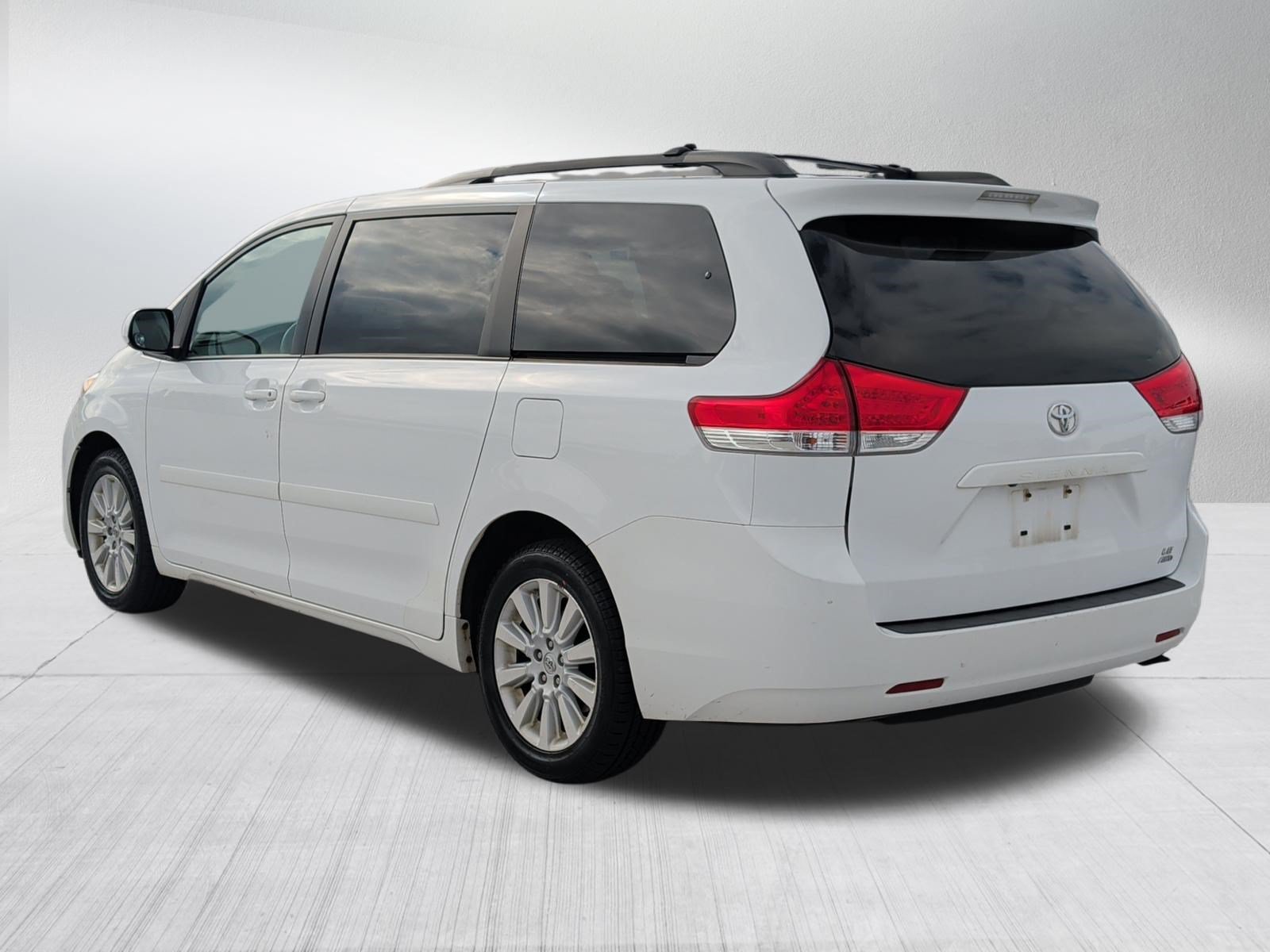 Used 2013 Toyota Sienna LE w/ Towing Pkg AWD/4WD image 5