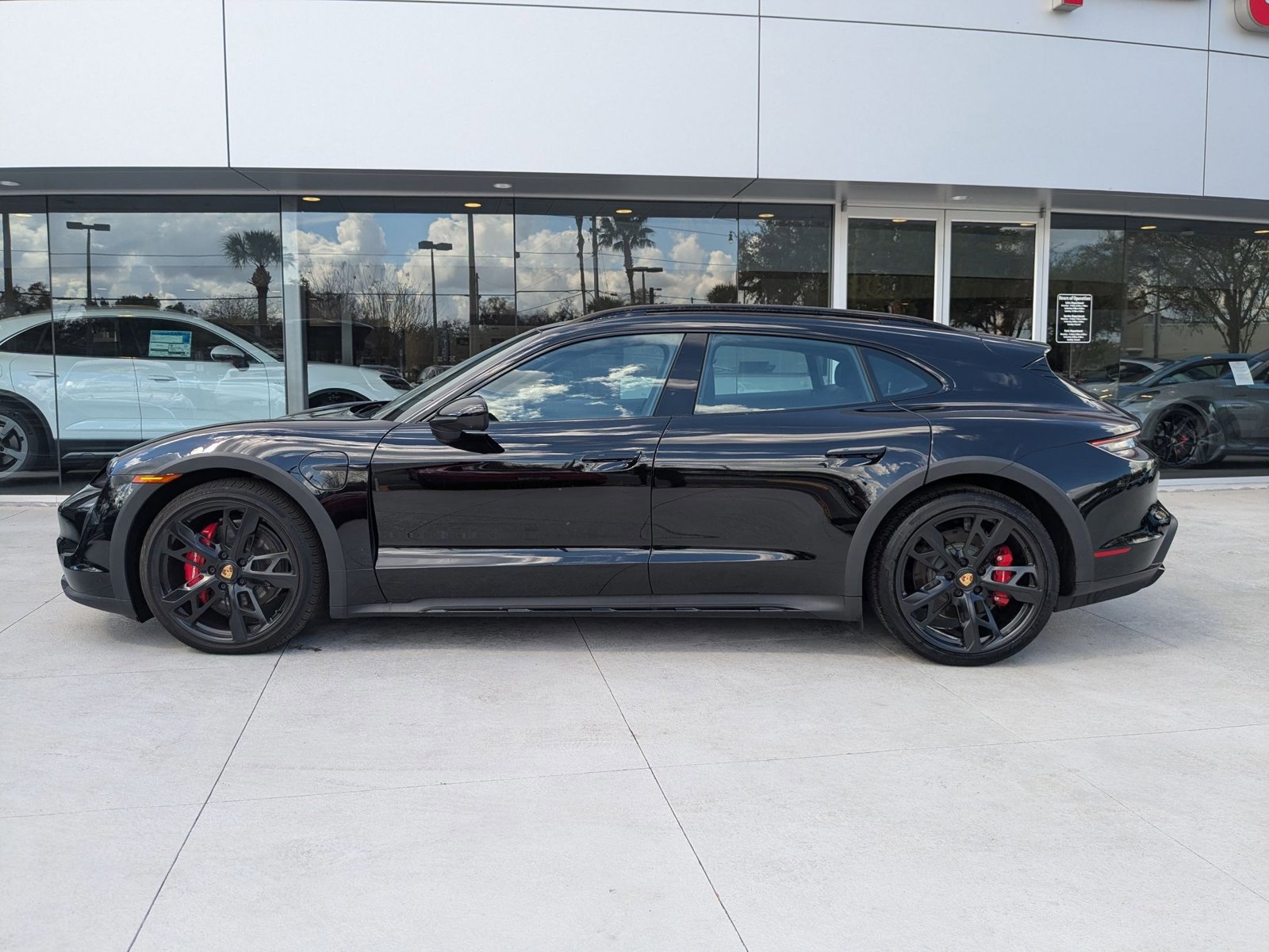 New 2024 Porsche Taycan 4S image 2