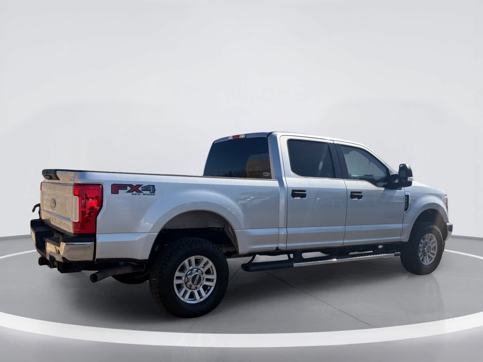 Used 2018 Ford F250 XLT w/ XLT Value Package AWD/4WD image 4