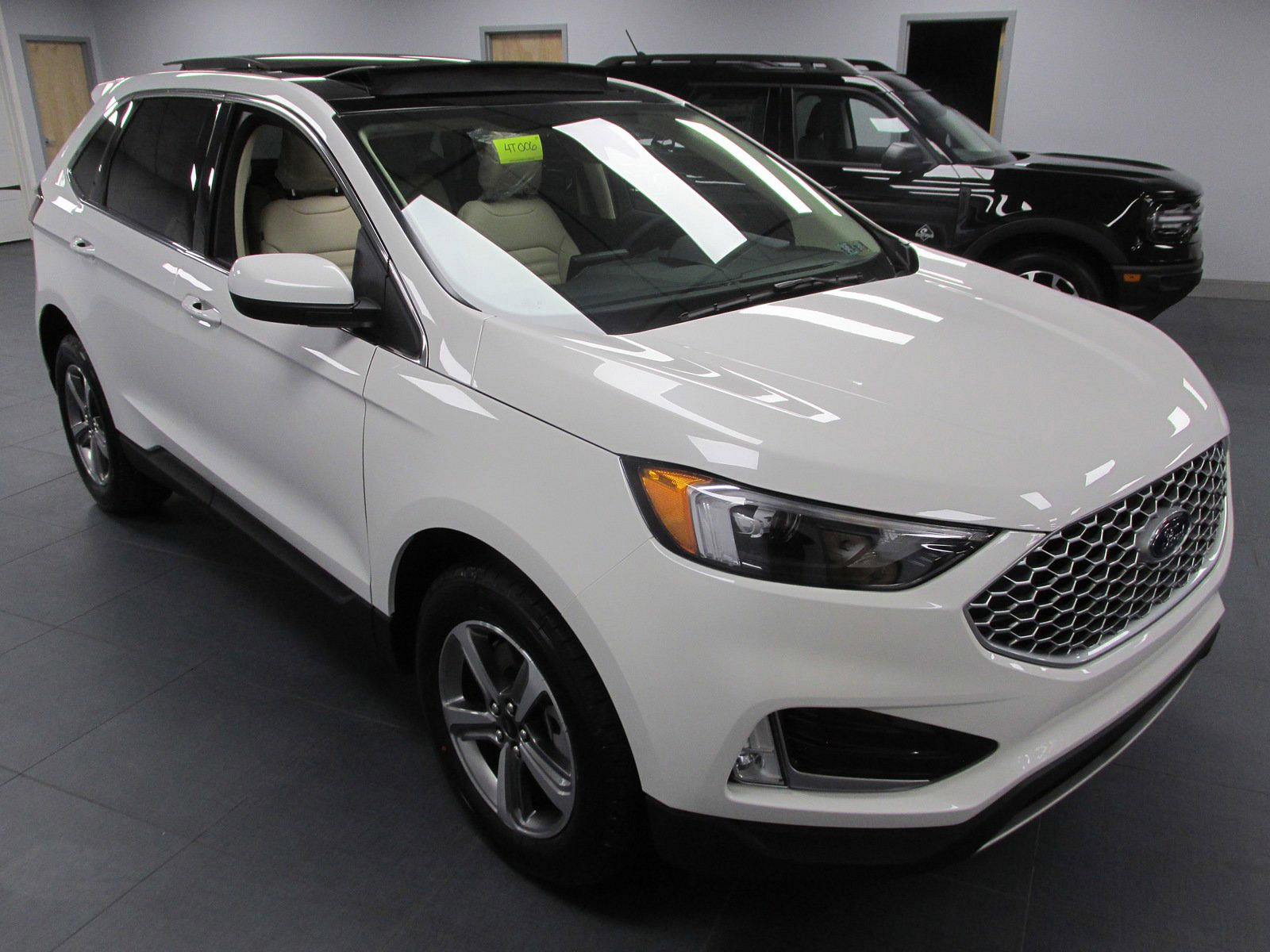 New 2024 Ford Edge SEL w/ Convenience Package AWD/4WD image 3
