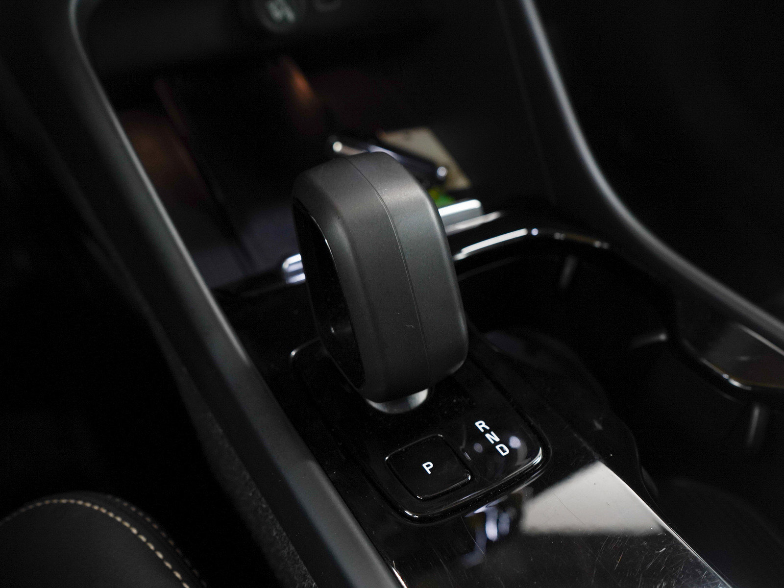 Used 2023 Volvo C40 P8 Recharge Plus image 27