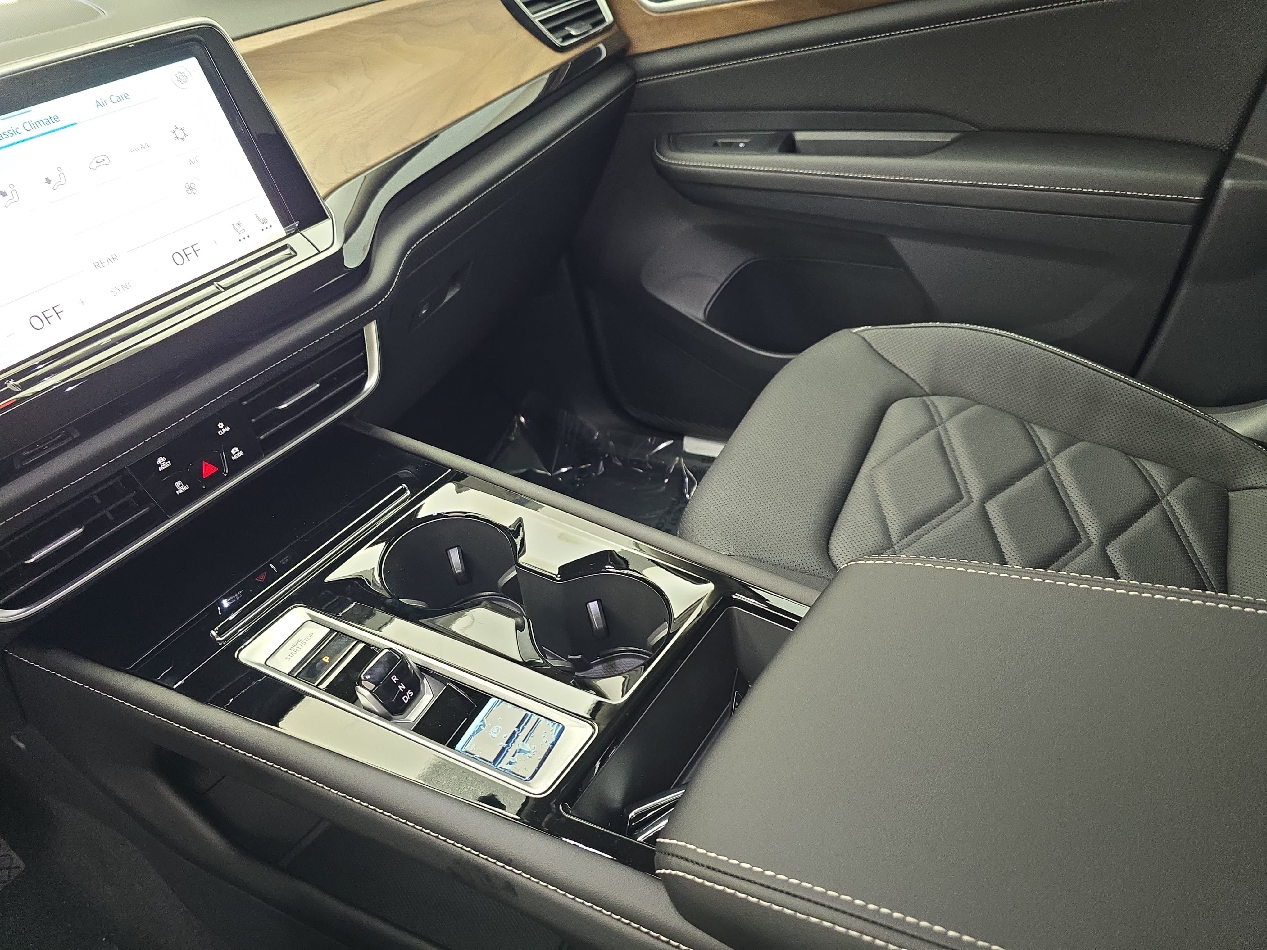New 2026 Volkswagen Atlas SE FWD image 25