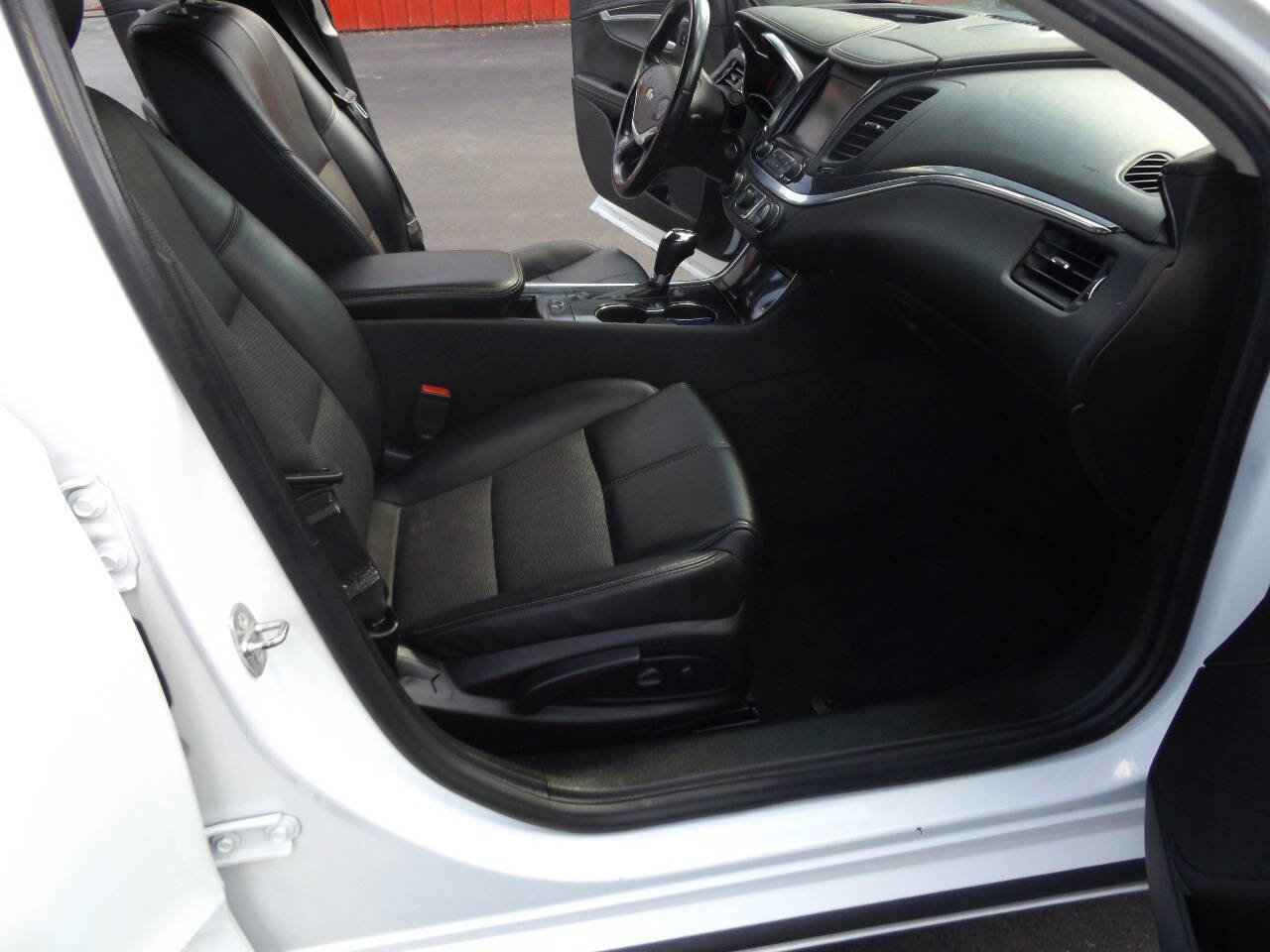 Used 2017 Chevrolet Impala LT image 21