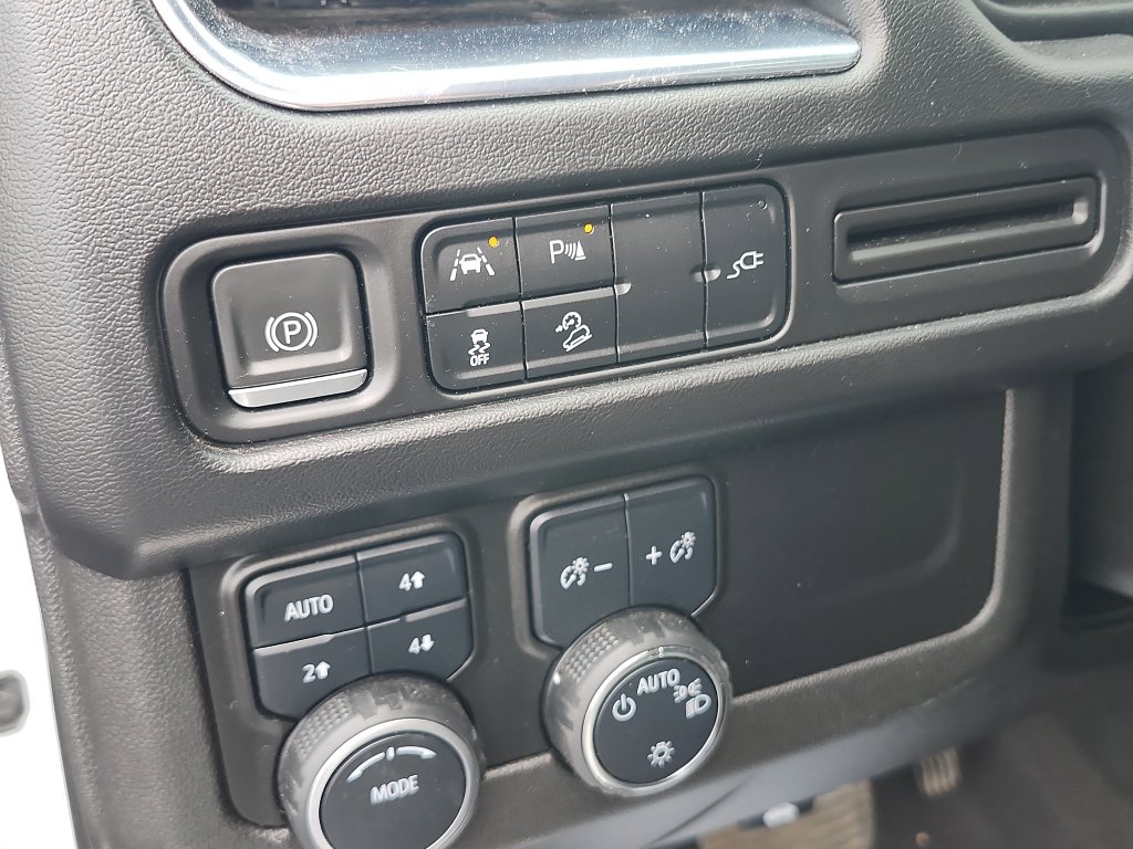 Used 2022 Chevrolet Suburban Premier AWD/4WD image 22