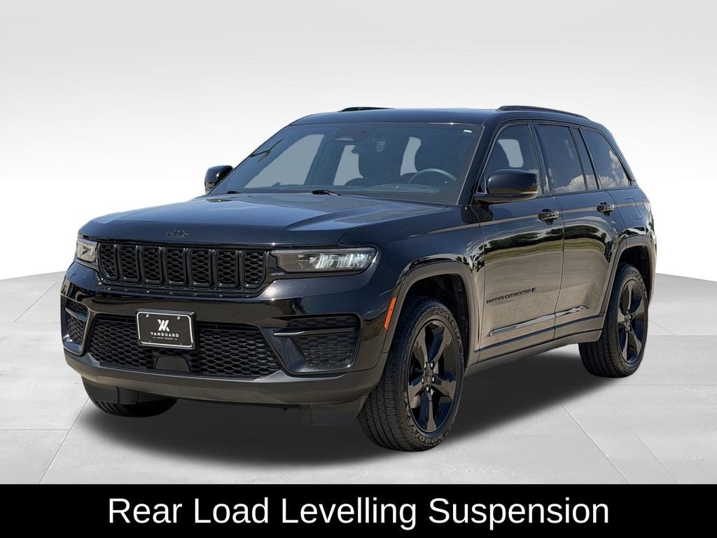 Used 2023 Jeep Grand Cherokee Altitude AWD/4WD image 5
