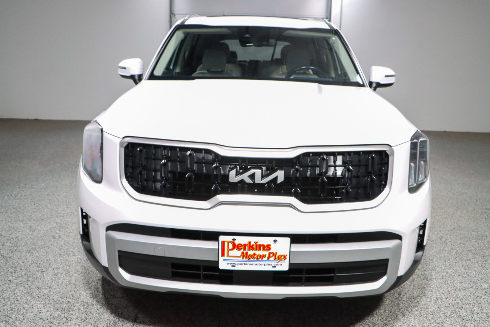 Used 2024 Kia Telluride EX w/ EX Captain's Chair Package image 4