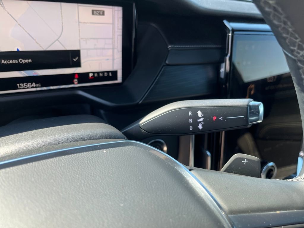 Used 2025 GMC Acadia Elevation image 29