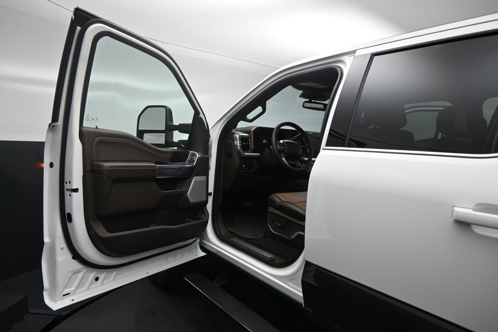 Used 2025 Ford F250 King Ranch AWD/4WD image 8