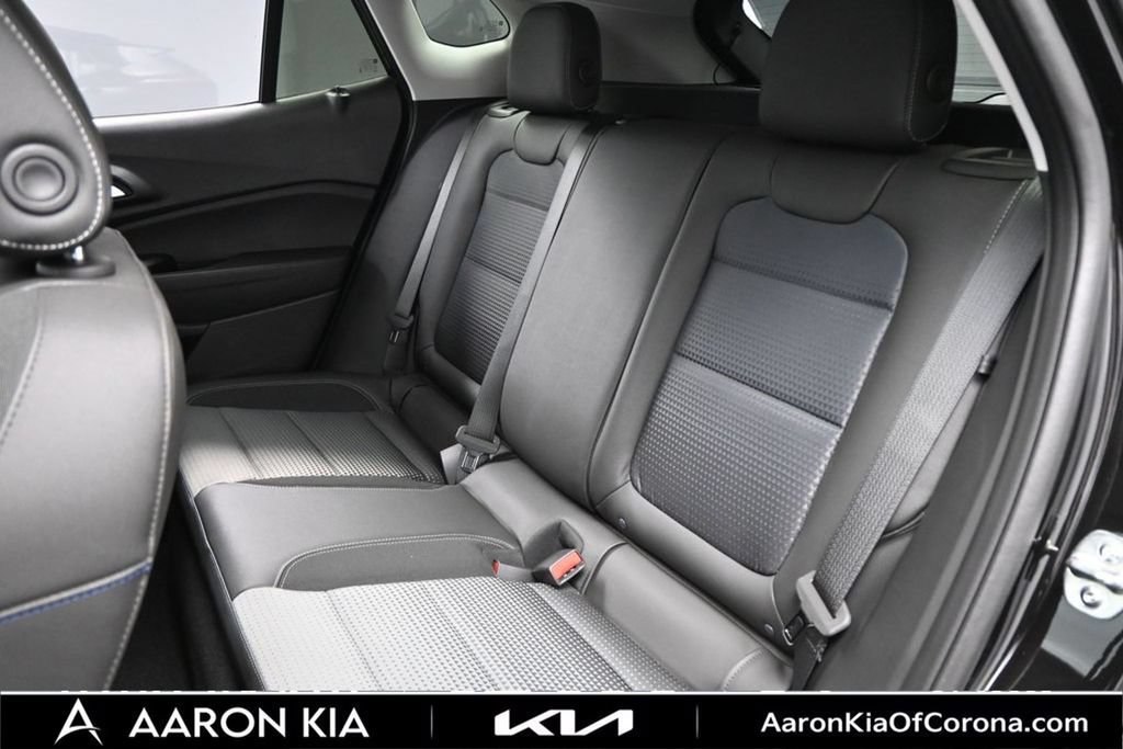 Used 2026 Chevrolet Trax LT w/ Sunroof Package FWD image 34