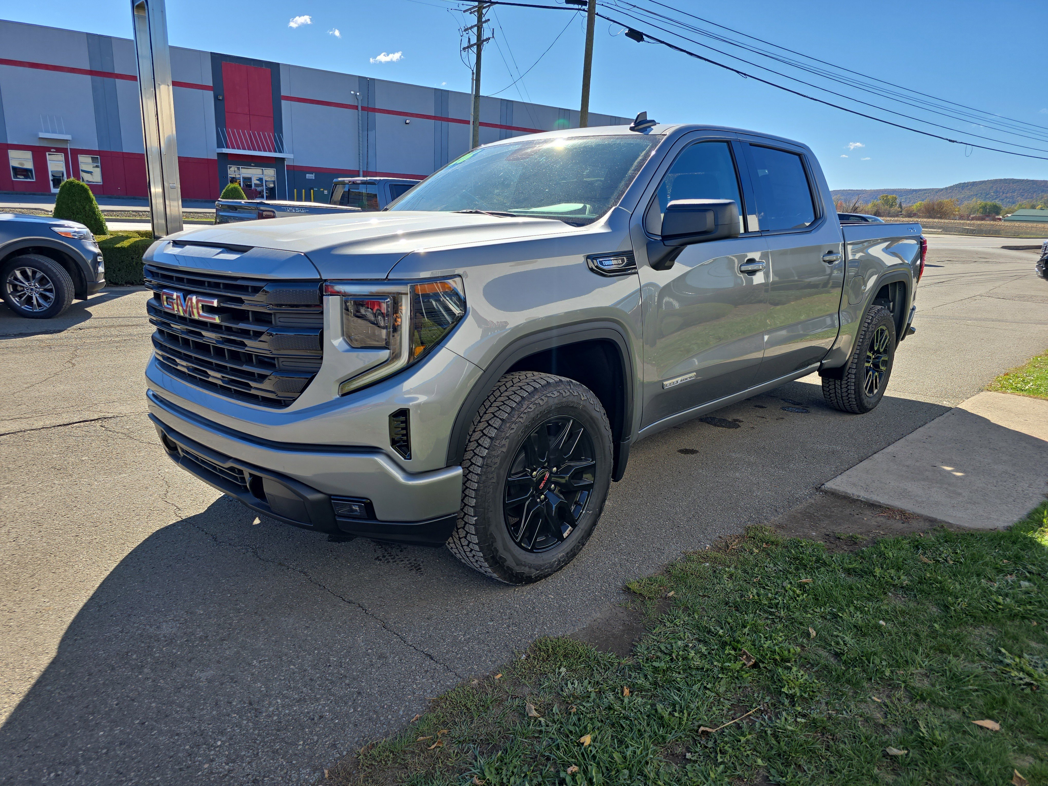 New 2026 GMC Sierra 1500 Elevation image 8