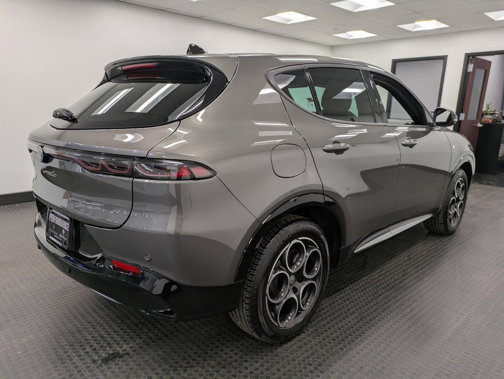 Used 2024 Alfa Romeo Tonale Ti w/ Premium Interior Package image 4