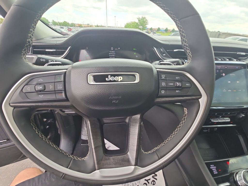 Used 2022 Jeep Grand Cherokee Limited 4xe w/ Luxury Tech Group II AWD/4WD image 16