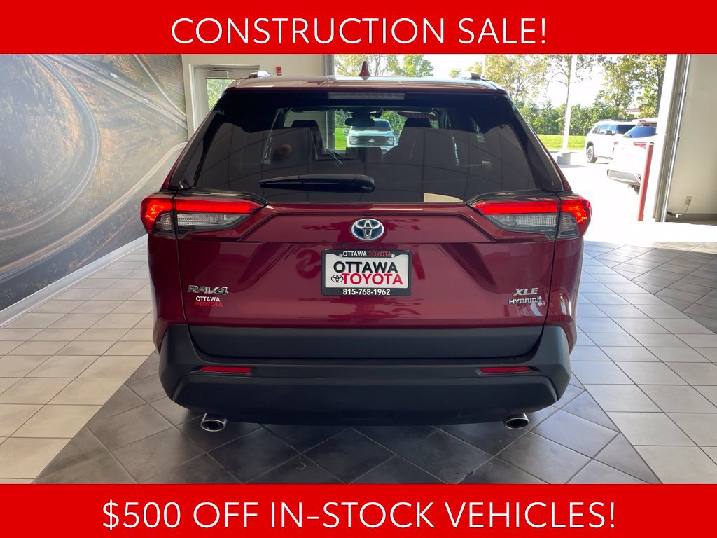Used 2022 Toyota RAV4 XLE Premium AWD/4WD image 7