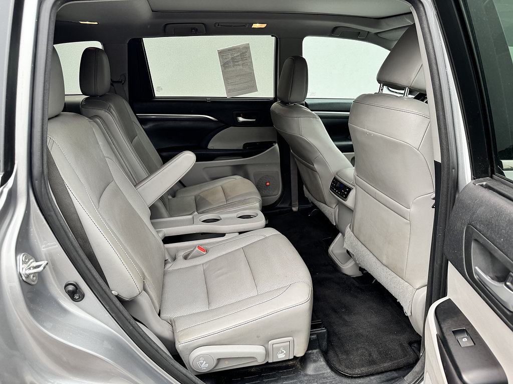 Certified 2017 Toyota Highlander Limited Platinum w/ Carpet Mat Package AWD/4WD image 13