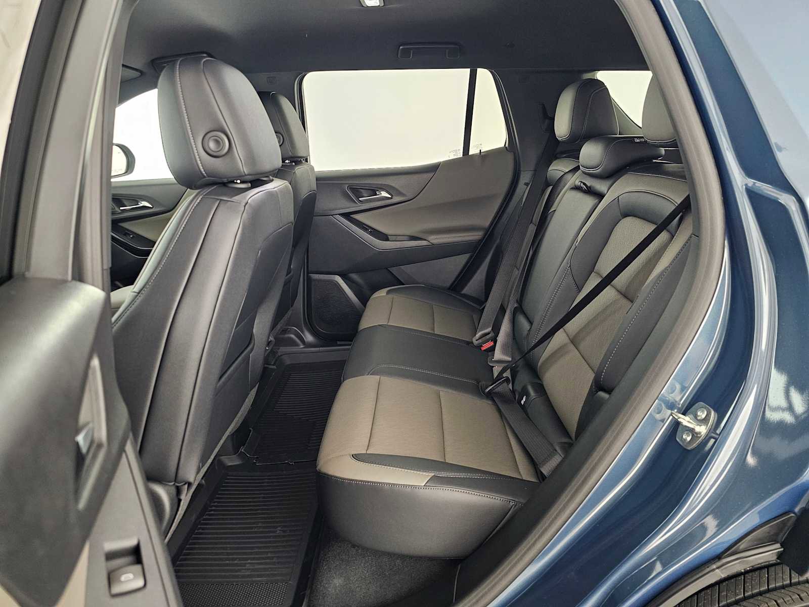New 2026 Chevrolet Equinox LT w/ Convenience Package II FWD image 16