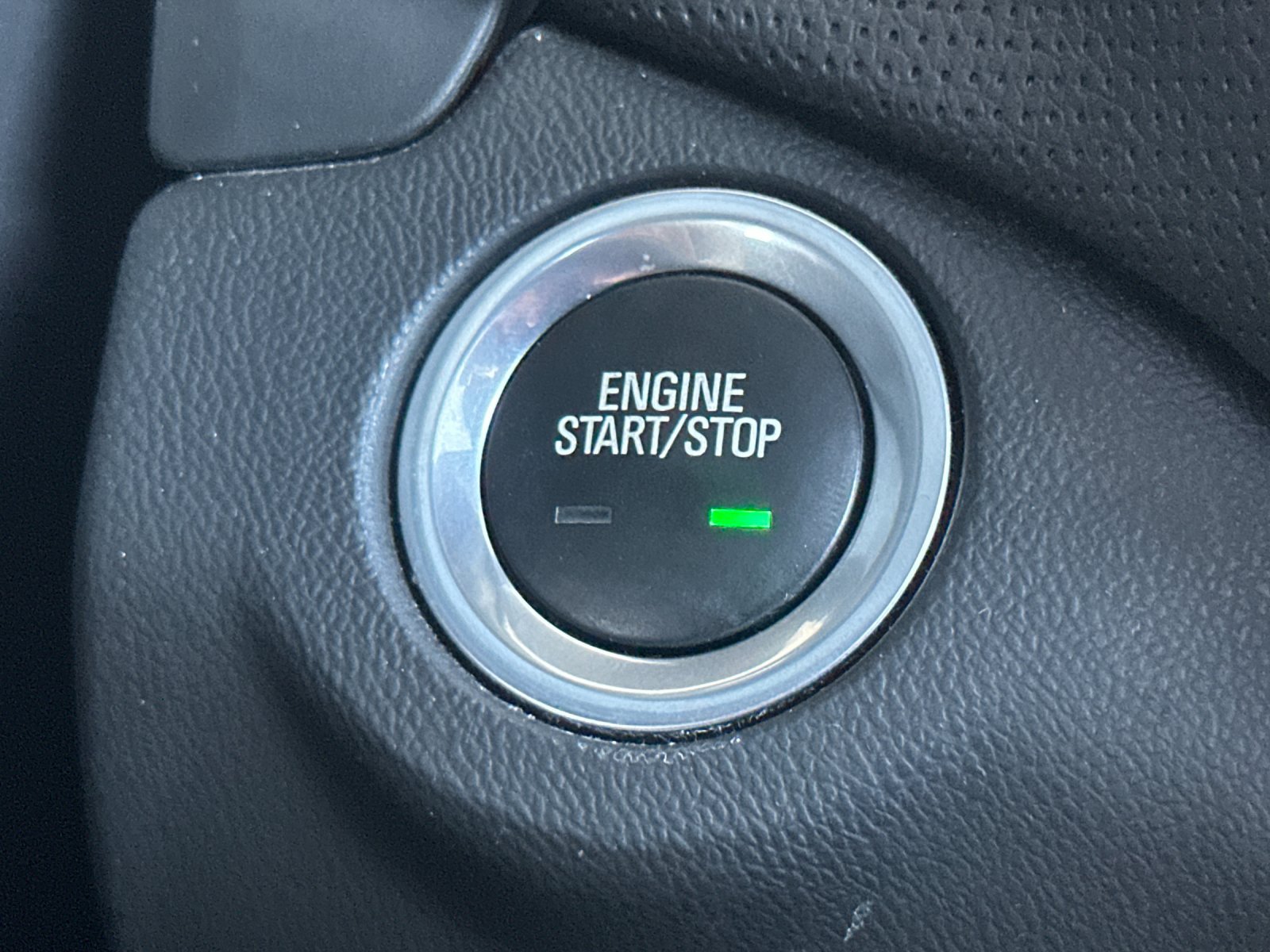 Used 2020 Chevrolet Equinox Premier FWD image 23