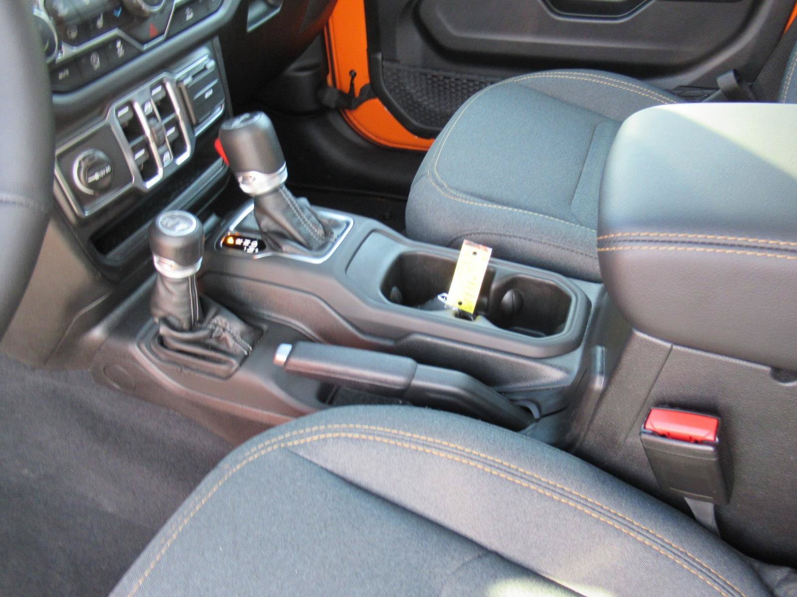 Used 2025 Jeep Wrangler Unlimited Sahara AWD/4WD image 19