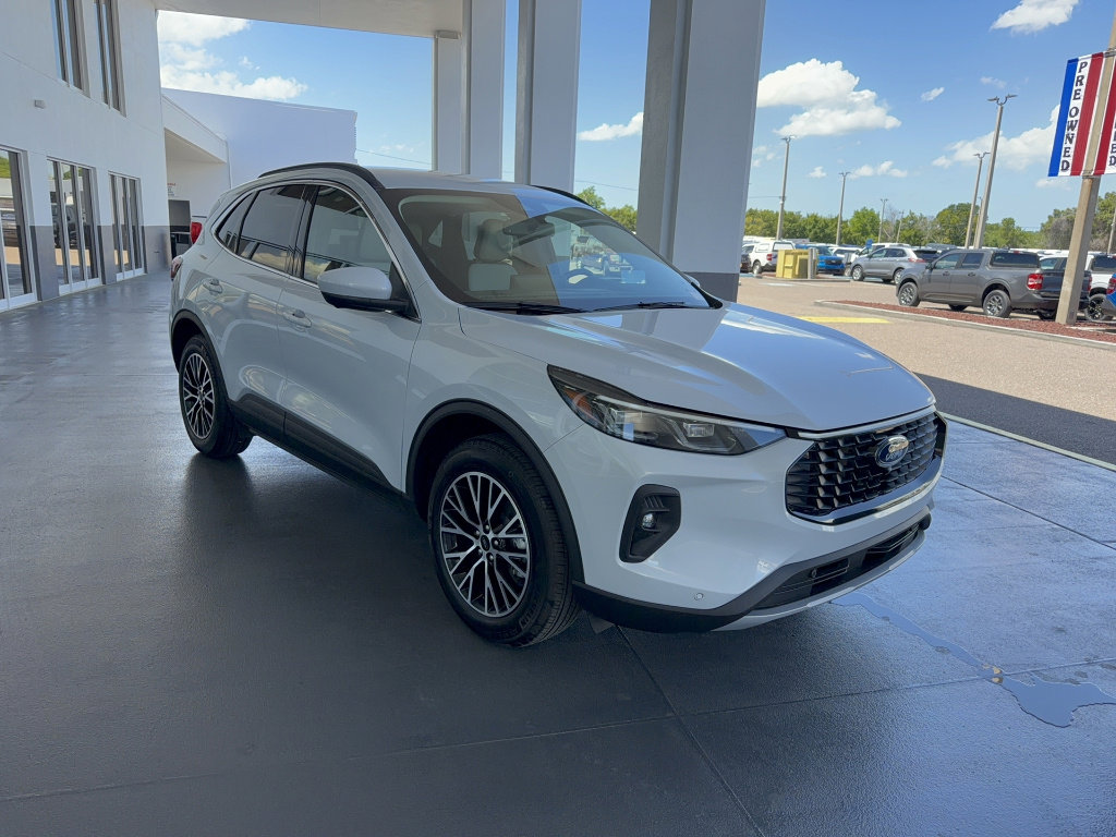 Certified 2025 Ford Escape SE w/ PHEV Premium Package FWD image 4