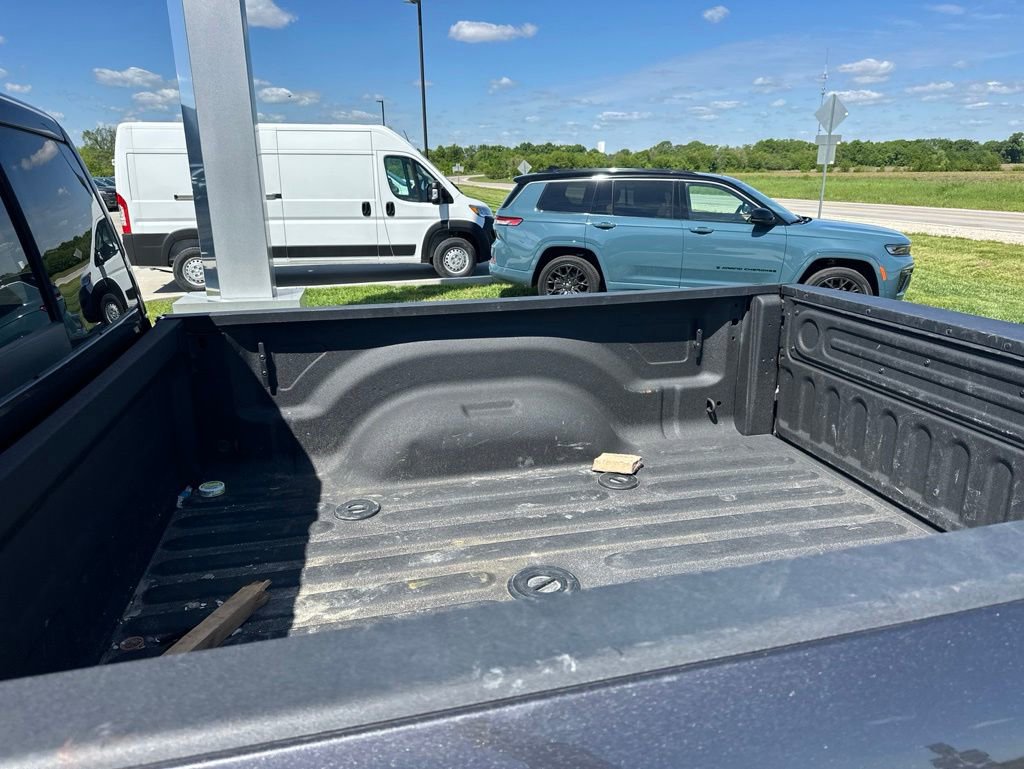 Used 2024 RAM 2500 Tradesman w/ Chrome Appearance Group AWD/4WD image 10