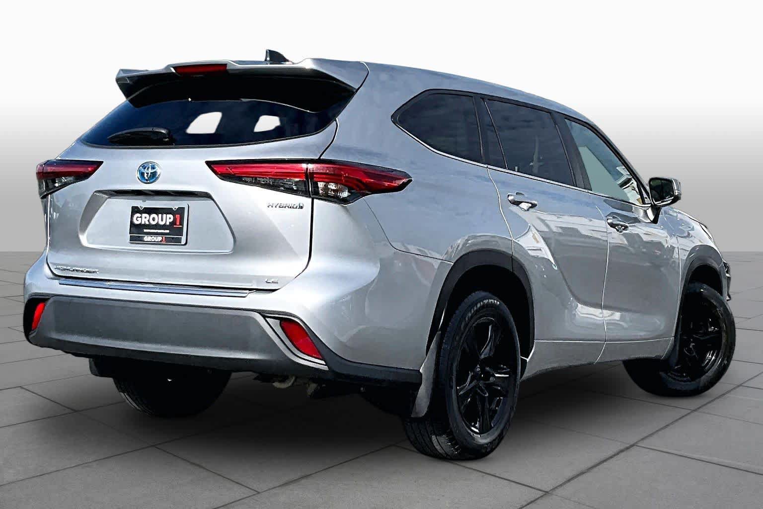 Used 2023 Toyota Highlander LE AWD/4WD image 13