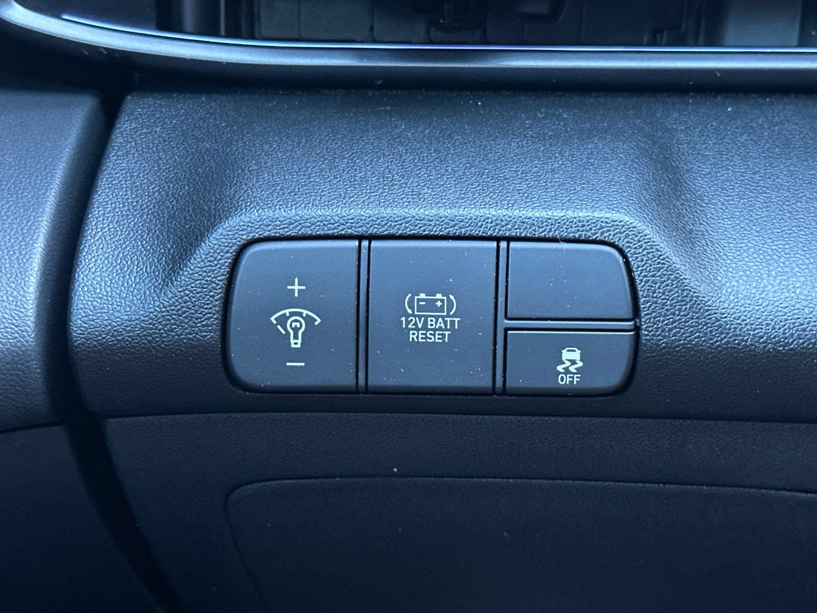 Certified 2025 Hyundai Elantra SEL FWD image 29
