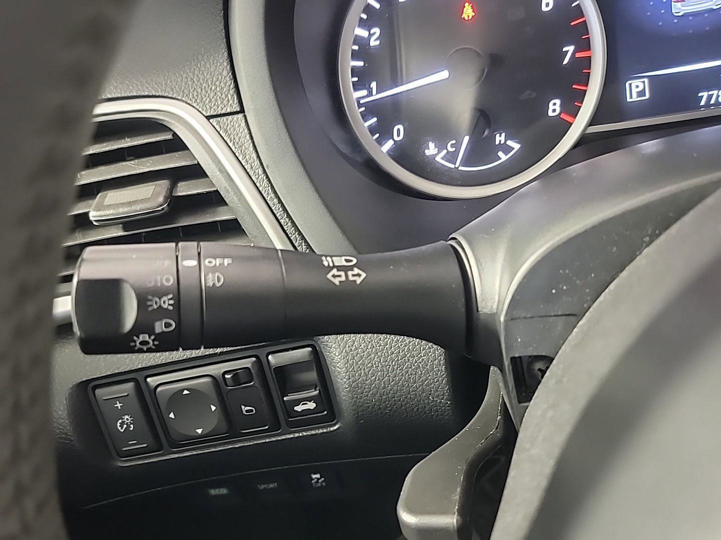Used 2017 Nissan Sentra SR FWD image 26