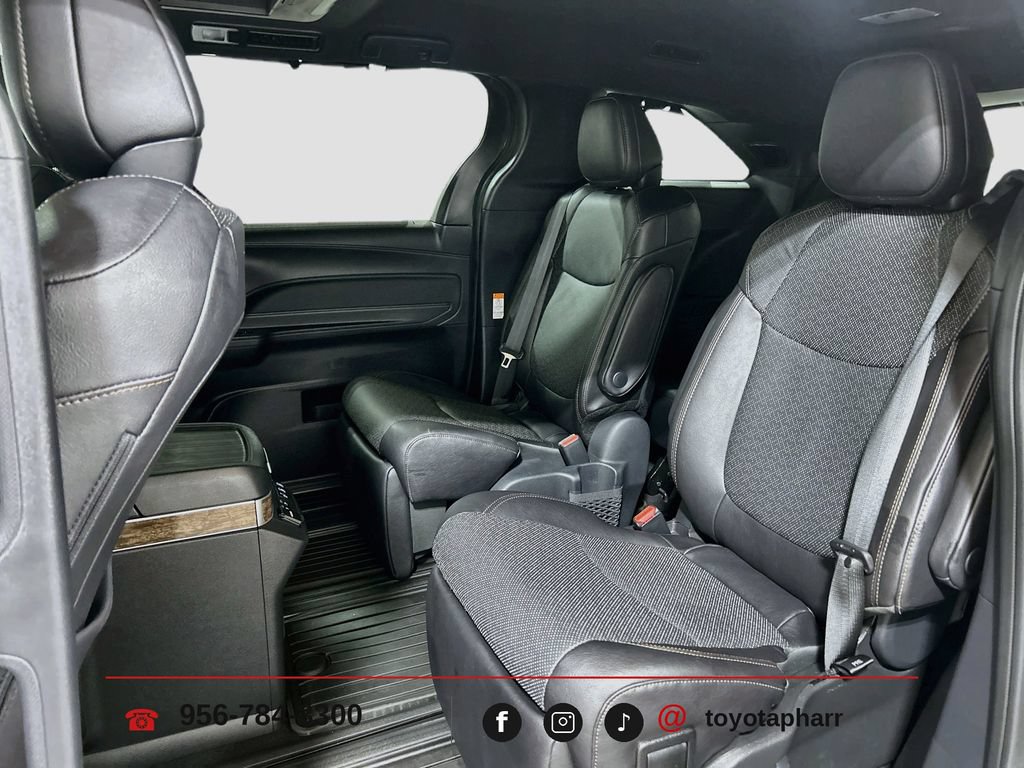 Used 2025 Toyota Sienna Platinum FWD image 24