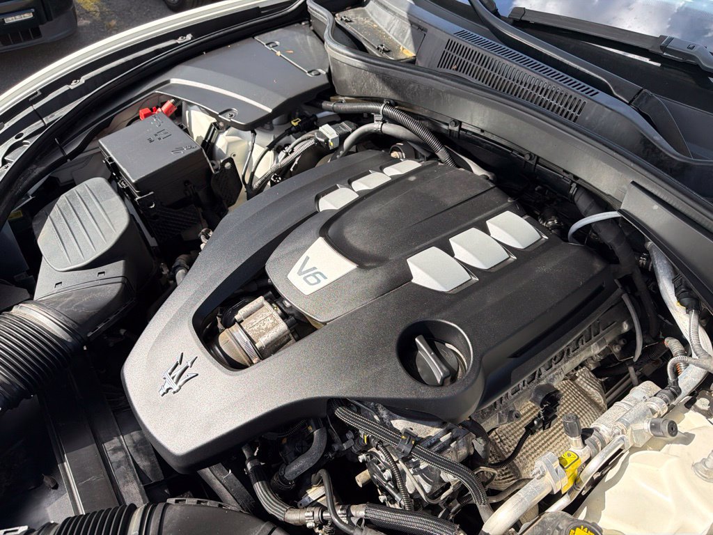 Used 2019 Maserati Levante AWD/4WD image 13