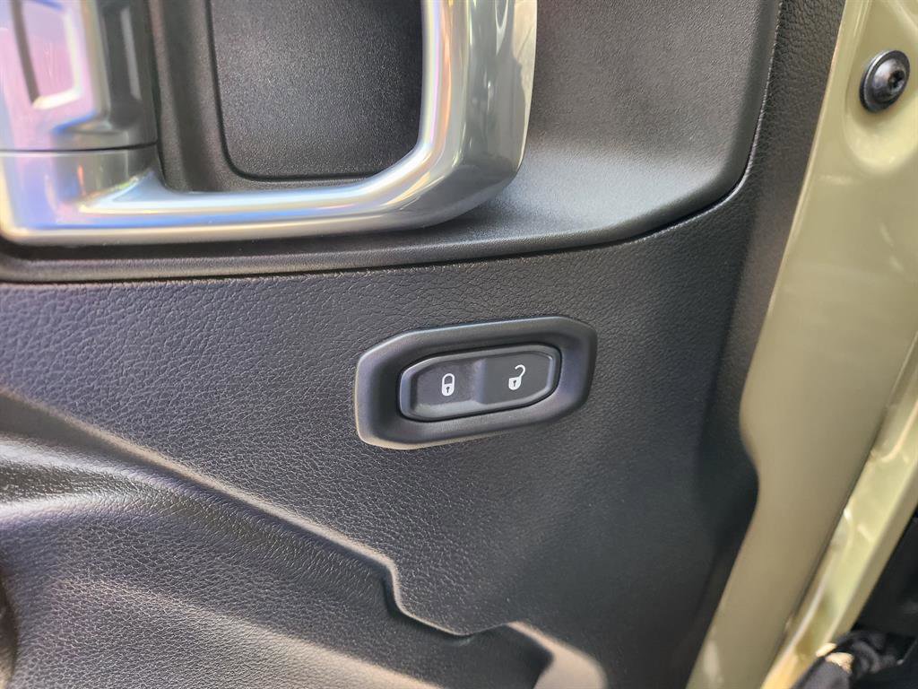 Used 2025 Jeep Wrangler Sport image 31