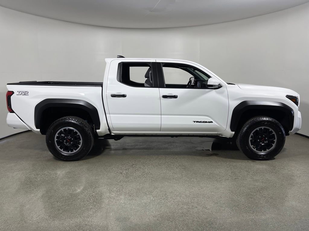 Certified 2025 Toyota Tacoma TRD Off-Road image 2