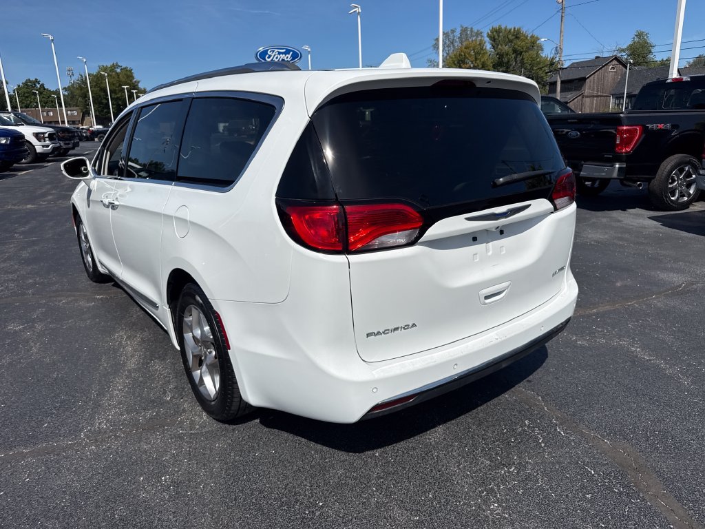 Used 2018 Chrysler Pacifica Limited FWD image 10